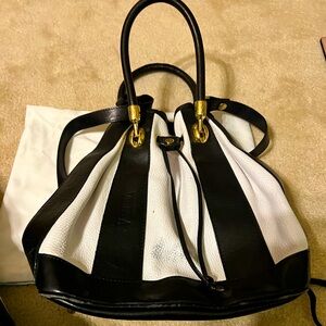 Bucket drawstring shoulder bag *used condition*